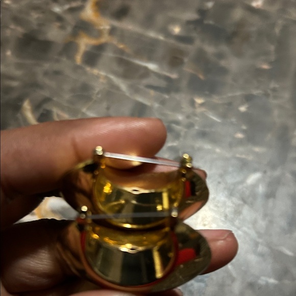 Gold Tone Chunky Hoop Earrings Unsigned! - Picture 16 of 16